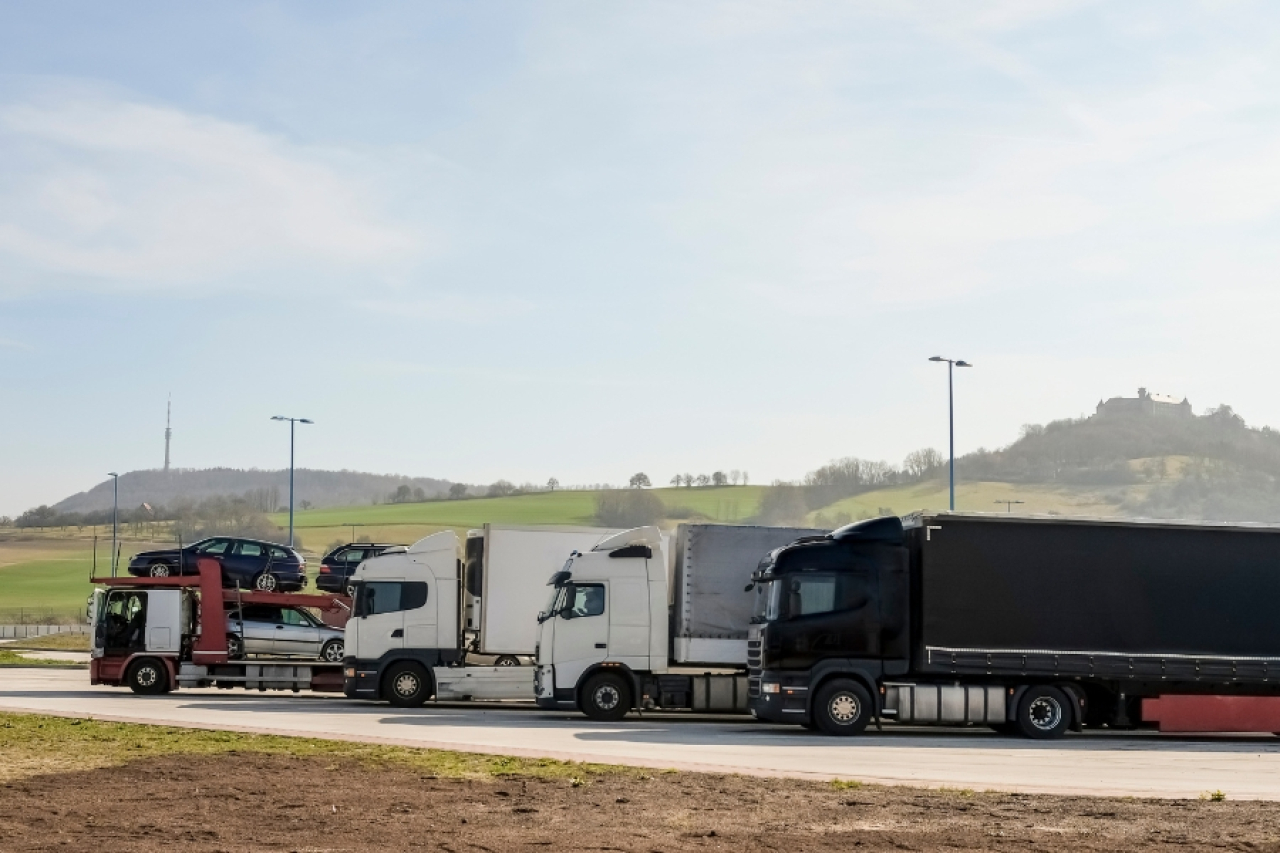 Dlaczego szybka reakcja pomocy drogowej jest kluczowa w transporcie międzynarodowym?